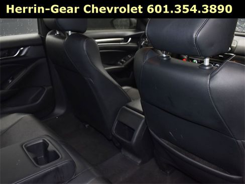 Used 2018 Honda Accord Sport image 13