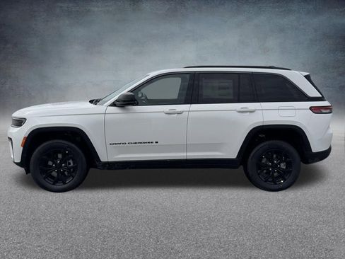 New 2026 Jeep Grand Cherokee Altitude AWD/4WD image 3