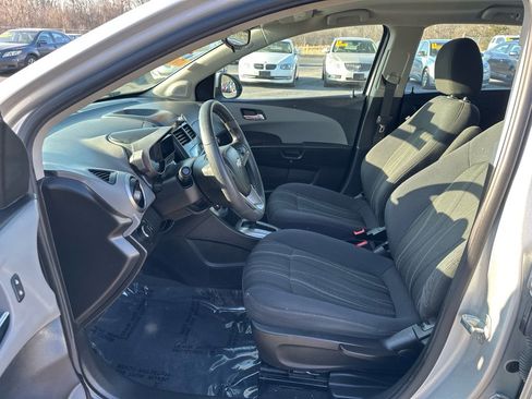 Used 2014 Chevrolet Sonic LT image 9