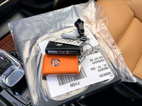 Used 2023 Volvo XC60 B6 Ultimate image 14