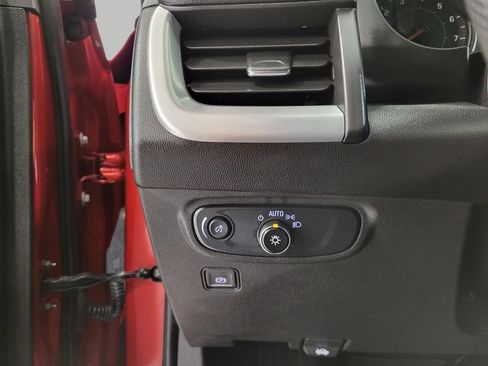 Used 2024 GMC Terrain SLE image 11