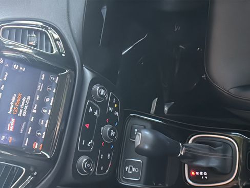 Used 2018 Jeep Compass Limited w/ Navigation Group image 29