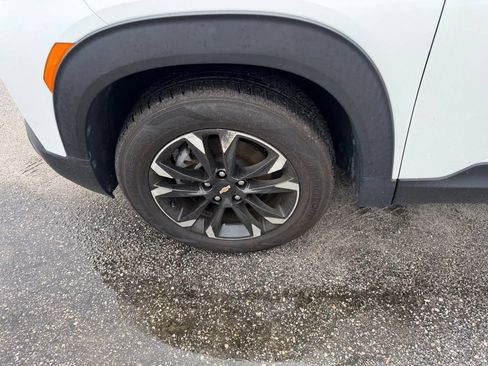 Used 2021 Chevrolet TrailBlazer LT w/ Convenience Package FWD image 9