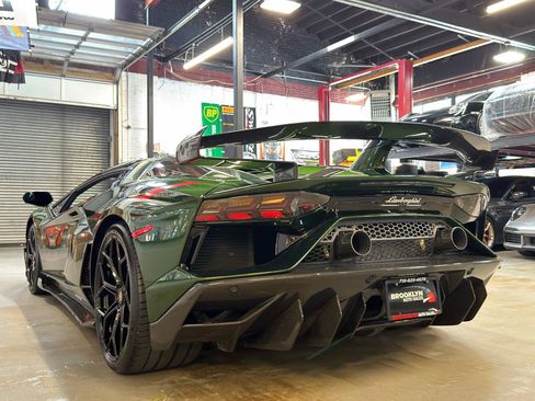 Used 2021 Lamborghini Aventador SVJ AWD/4WD image 11