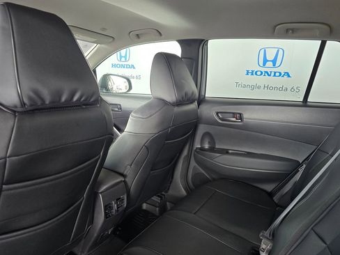 Used 2025 Toyota Corolla Cross LE FWD image 18