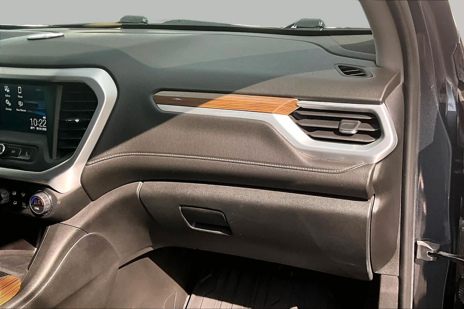 Used 2019 GMC Acadia SLE FWD image 19