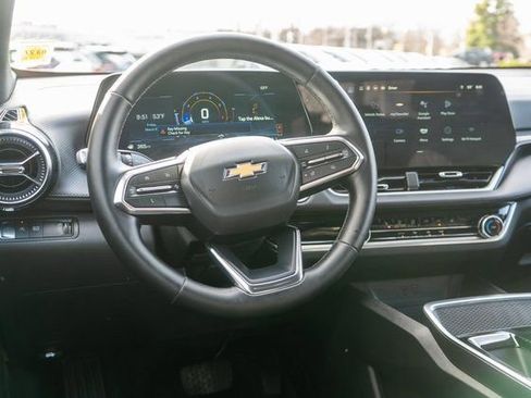 Used 2025 Chevrolet Equinox LT FWD image 14