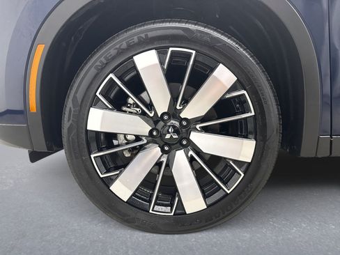 Used 2025 Mitsubishi Outlander SE AWD/4WD image 28