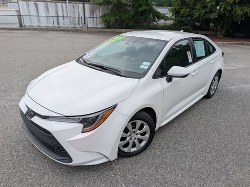 Used 2024 Toyota Corolla LE FWD image 1