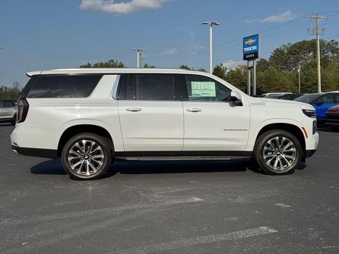 New 2026 Chevrolet Suburban High Country w/ Sun And Tow Package AWD/4WD image 2