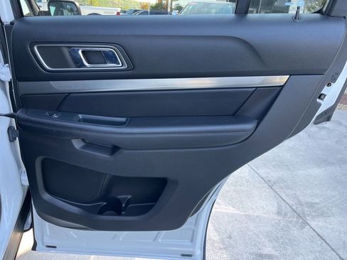 Used 2018 Ford Explorer XLT w/ Equipment Group 202A FWD image 22