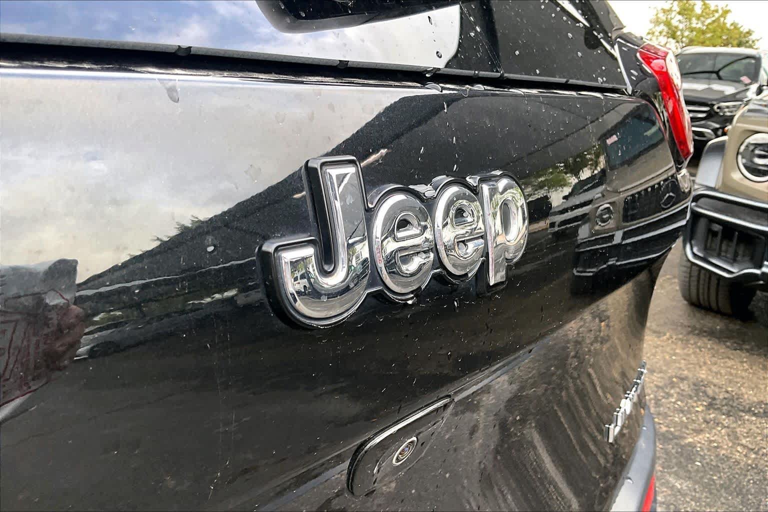 Used 2016 Jeep Cherokee Limited w/ Trailer Tow Group AWD/4WD image 10