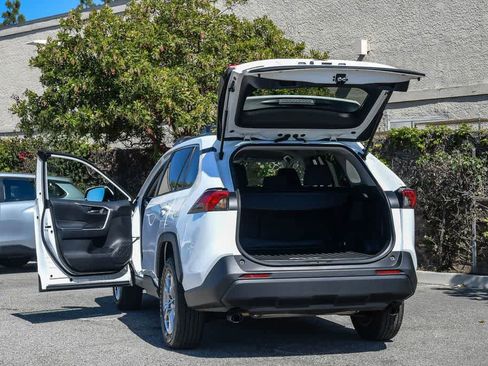 Used 2025 Toyota RAV4 XLE image 26