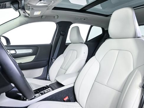 Certified 2026 Volvo XC40 B5 Plus AWD/4WD image 7