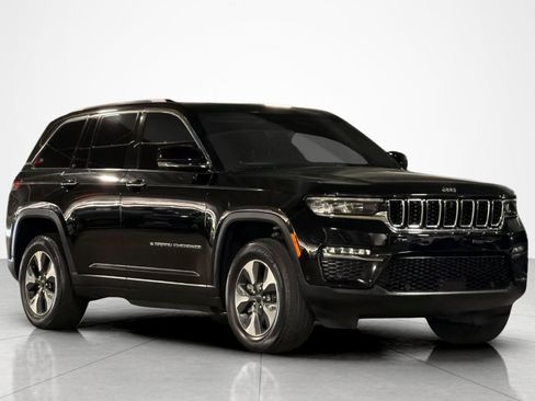 Used 2022 Jeep Grand Cherokee Limited 4xe w/ Luxury Tech Group II AWD/4WD image 7