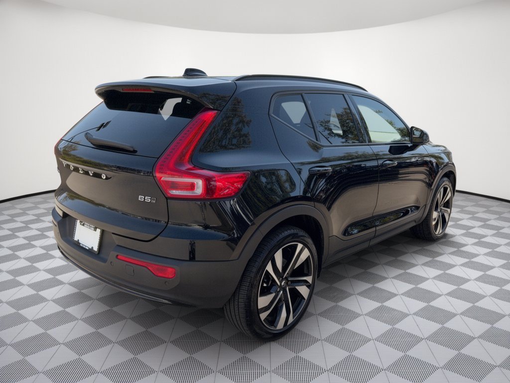 Used 2025 Volvo XC40 B5 Ultra AWD/4WD image 9