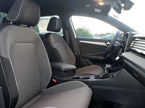 Used 2025 Volkswagen Jetta Sport image 18