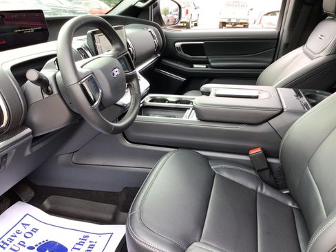 New 2027 Ford Expedition Platinum w/ Stealth Appearance Package AWD/4WD image 2