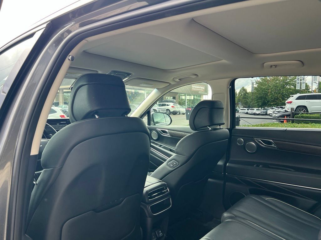 Used 2022 Genesis GV80 2.5T w/ Advanced Package 02 AWD/4WD image 9