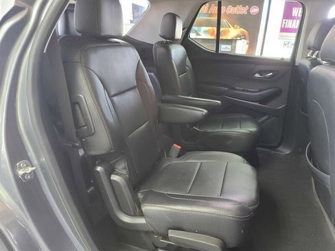 Used 2020 Chevrolet Traverse LT image 18