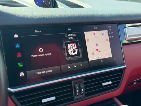 Used 2023 Porsche Cayenne Platinum Edition image 28