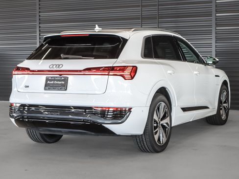 Used 2024 Audi Q8 e-tron Premium Plus w/ Premium Plus Package AWD/4WD image 16
