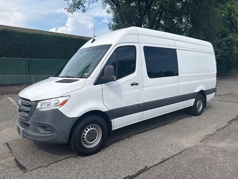 Used 2019 Mercedes-Benz Sprinter 170 image 2