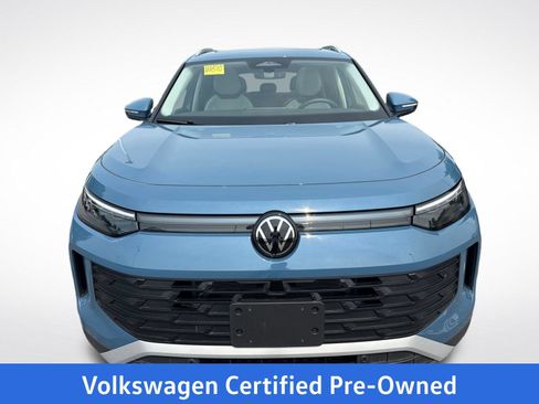 Used 2025 Volkswagen Tiguan SE w/ Panoramic Sunroof Package AWD/4WD image 9