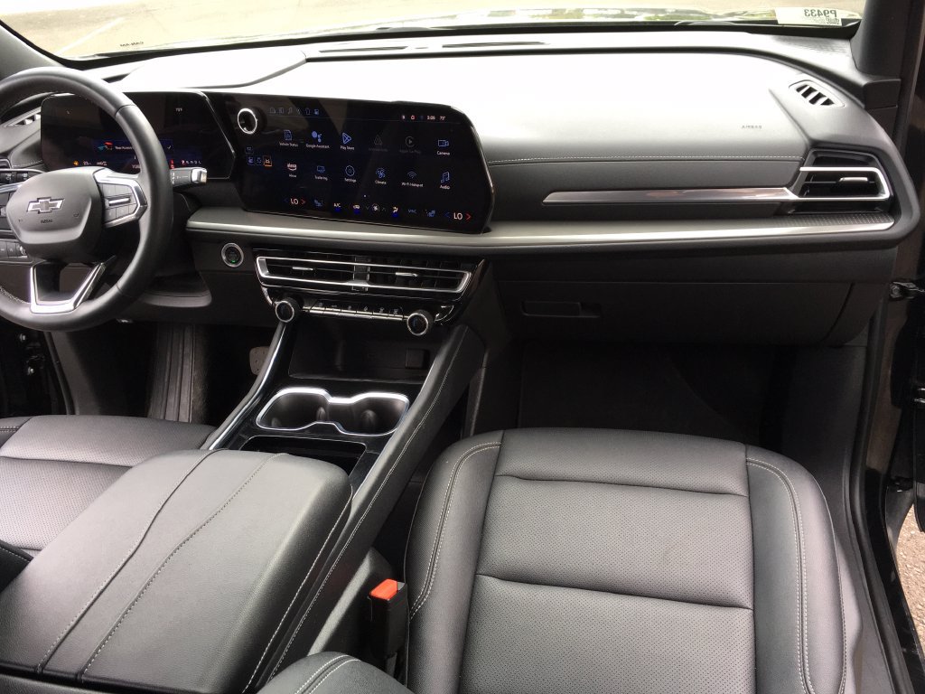 Used 2024 Chevrolet Traverse LT w/ Midnight/Sport Edition AWD/4WD image 33