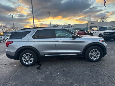 Used 2023 Ford Explorer XLT image 6