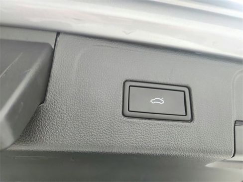 Used 2024 Volkswagen Atlas SE image 43