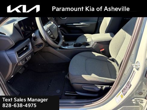 New 2025 Kia K4 LXS image 15