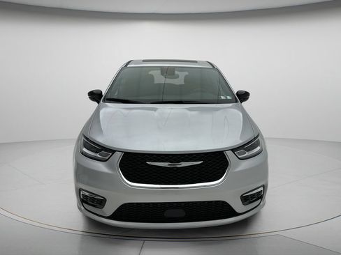 Used 2026 Chrysler Pacifica Limited FWD image 5