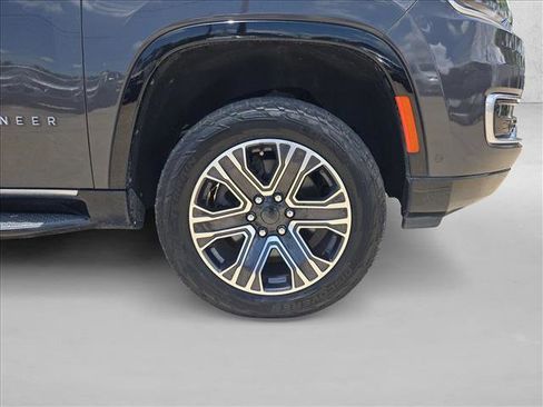 Used 2022 Jeep Wagoneer Series III AWD/4WD image 23
