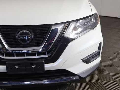 Used 2019 Nissan Rogue SV w/ Premium Package AWD/4WD image 14