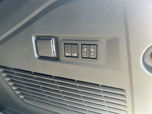 Used 2022 GMC Yukon AT4 w/ Max Trailering Package image 8