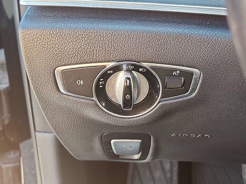 Used 2019 Mercedes-Benz E 300 4MATIC image 28