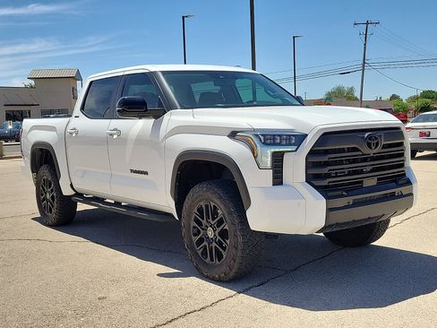 Used 2024 Toyota Tundra Limited AWD/4WD image 6