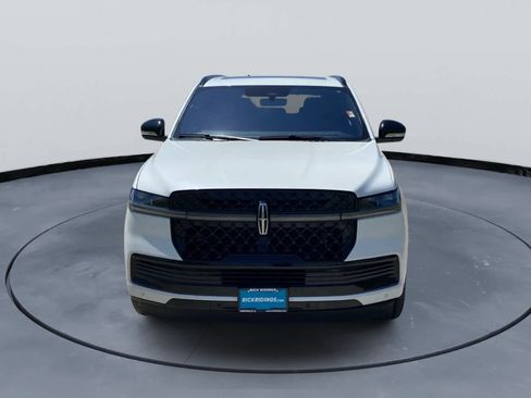 Used 2025 Lincoln Navigator Reserve w/ Jet Appearance Package AWD/4WD image 2