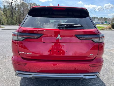 New 2025 Mitsubishi Outlander SE image 4