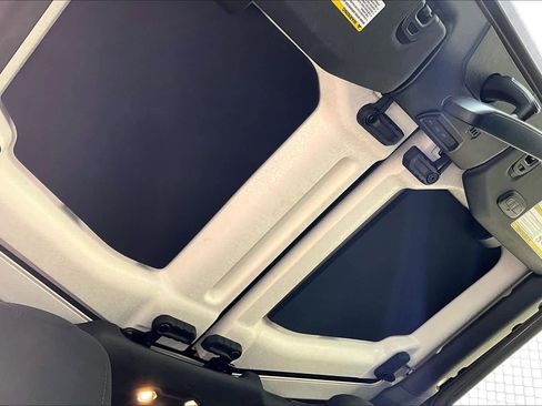 Used 2020 Jeep Gladiator Overland image 14