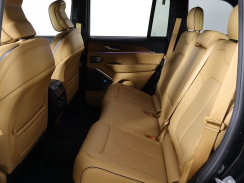 Used 2023 Jeep Grand Cherokee Summit AWD/4WD image 16