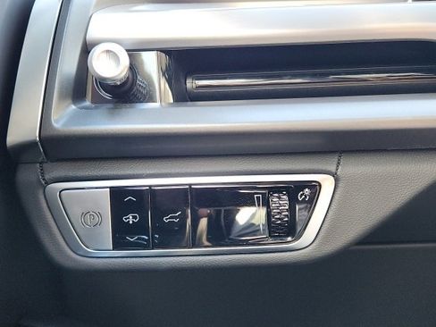 Used 2026 Cadillac Vistiq Platinum image 37