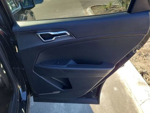 Used 2024 Kia Sportage LX image 32