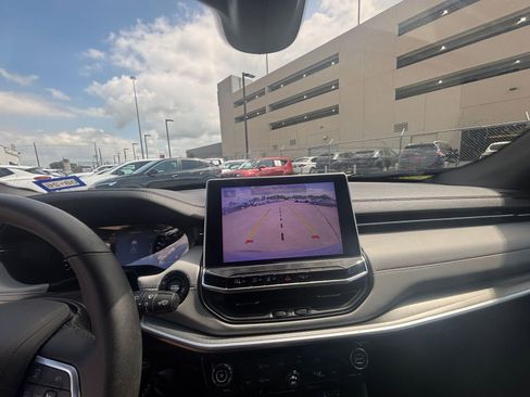 Used 2025 Jeep Compass Limited AWD/4WD image 22