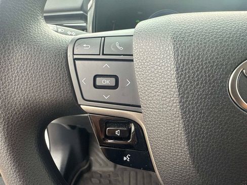 Used 2025 Toyota Camry LE w/ Convenience Package image 26