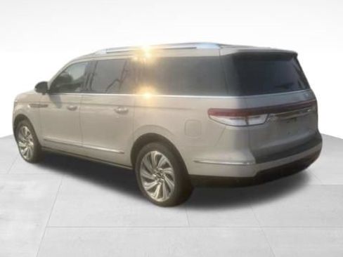 Certified 2023 Lincoln Navigator L Reserve AWD/4WD image 6