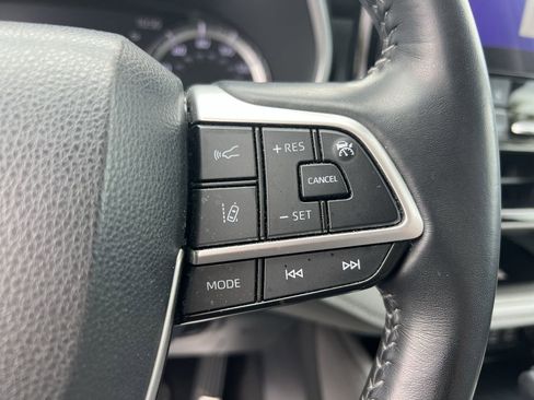 Used 2023 Toyota Highlander XLE AWD/4WD image 20