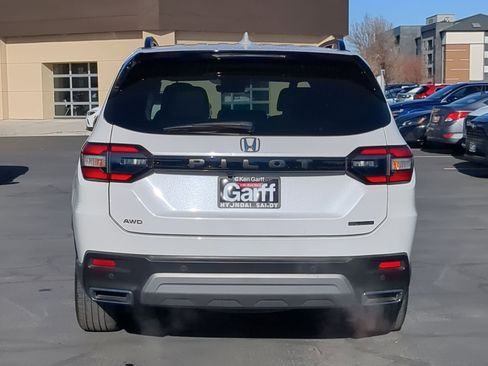 Used 2023 Honda Pilot Touring image 5