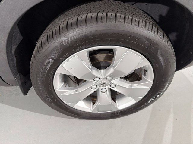 Used 2022 Volvo XC40 T5 Momentum AWD/4WD image 7